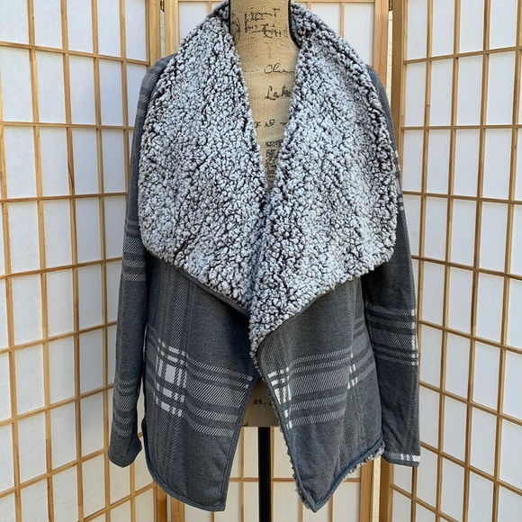 Thread + Supply Sherpa and Plaid Wrap - Picture 1 of 6